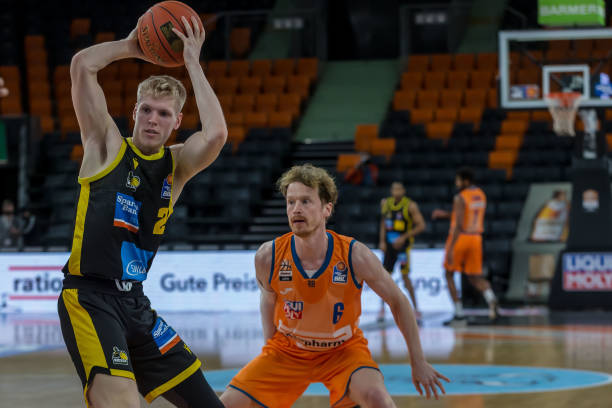 形成呼应 形成呼应