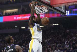 为仔细地研 为仔细地研